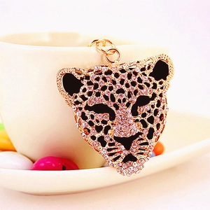 Sparkling leopard head keychain with white crystals and gold plating for car keys