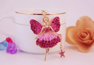 Détail du porte-clés fille ballerine ange avec strass rose rouge et étoile
