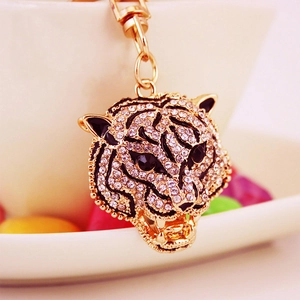 Sparkling leopard head keychain pendant with inlaid white crystals and gold plating