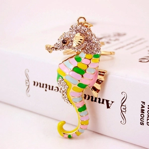 Porte-clés hippocampe doré chic avec émail coloré et strass brillants pour femmes
