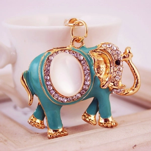 Porte-clés éléphant en opale bleue avec strass scintillants et métal doré chic