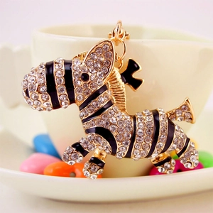 Sparkling zebra keychain with white rhinestones and black enamel in a gold finish