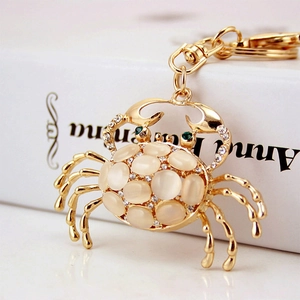 Cute Gold Zinc Alloy Crab Keychain With Rhinestone And Artificial Pearl Decoration Bag Charm Car Interior Pendant Jewelry