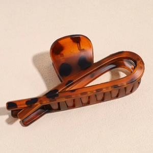Elegant tortoiseshell matte hair claw clip with a heart-shaped resin design for women