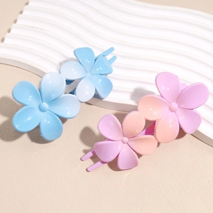 Barrettes à fleurs bleu clair et rose-orange avec finition mate sur support ondulé