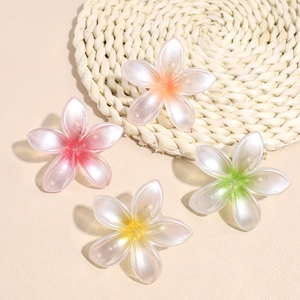 Juego de cuatro pinzas para el cabello con flores de nácar en rosa amarillo y verde