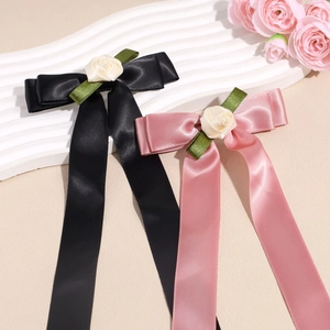 Fermaglio per Capelli con Fiocco in Nastro di Raso Stile Francese con Decorazione a Fiore di Rosa e Nappa Lunga Copricapo Elegante Donna