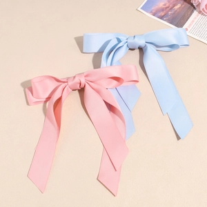 Fermagli per capelli in raso con fiocchi e lunghi nastri in rosa e blu