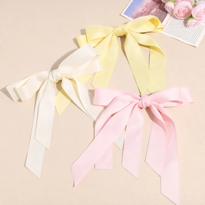 Set di 3 grandi fermagli per capelli a fiocco in raso con lunghi nastri crema, giallo e rosa