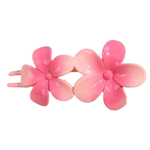 Pince à cheveux fleurie rose avec pétales dégradés et design double fleur pour chignons