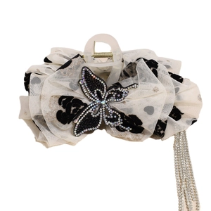 Pince à cheveux papillon en tulle crème avec pois noirs et glands en strass