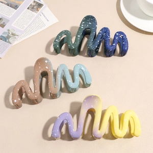 Three-piece set of large wave-shaped gradient hair claws with stylish ink splatter texture