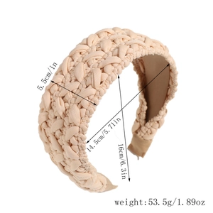 Détail du serre-tête tressé beige de 5,5cm de large avec doublure intérieure douce