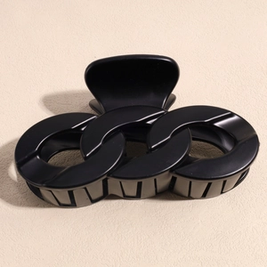 Close-up of matte black large chain-link hair claw clip with interlocking design