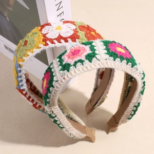 Cerchietto boho colorato all'uncinetto con fiori ricamati a mano e fascia larga tessuta