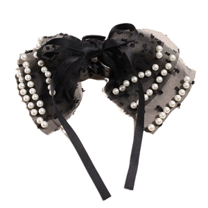 Pince à cheveux élégante avec nœud noir, perles et tulle à pois pour femme