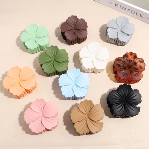 Matte Flower Hair Claw Clip For Women Leopard Solid Color Floral Resin Hairpin Large Non-Slip Grabbing Hair Accessory Korean Style Fresh Sweet Headwear