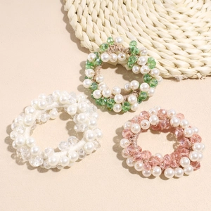 Lot de trois chouchous faits main avec perles et cristaux en blanc, rose et vert émeraude