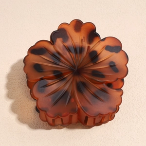 Detailed top view of a matte tortoiseshell flower hair claw clip with a floral design