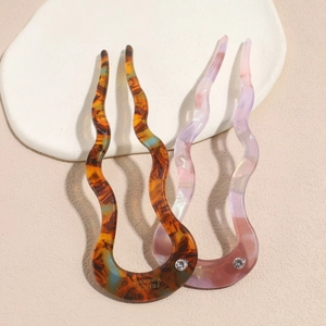 U-shaped tortoise shell and pink acetate hair pins set with rhinestone details