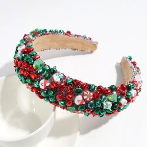 Détail d'un serre-tête de Noël orné de clochettes colorées et de figurines festives