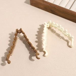 Lot de barrettes banane mates en marron café et blanc crème pour queue de cheval