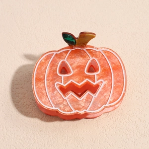 Détail de la pince à cheveux citrouille orange pailletée en acétate pour Halloween