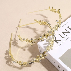 Serre-tête en métal doré avec strass scintillants pour mariages et soirées chics
