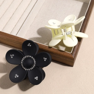 Pinces à cheveux élégantes à fleurs et strass en noir et beige crème, fini mat