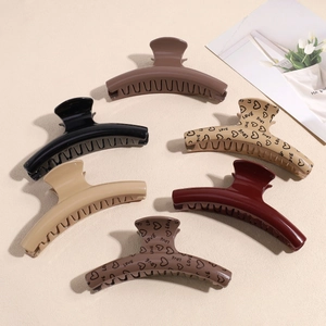 Korean Style Large Hair Claw Clip Plastic Maillard Color Elegant Heart Love Pattern Shark Clip Women Hair Accessories