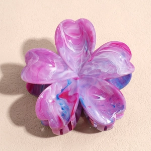 Detail of flower hair claw clip with purple-pink and white marble acrylic texture