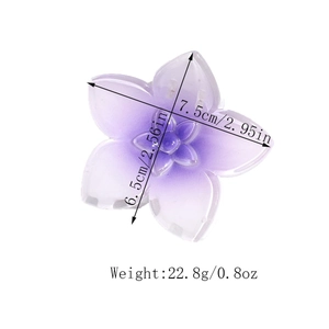 Détail de la pince à cheveux fleur de frangipanier dégradé violet 7,5cm avec dimensions