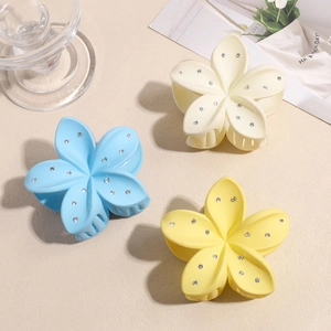 Lot de trois pinces à cheveux fleurs avec strass en bleu blanc et jaune effet mat