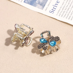 Pinzas para el pelo de mariposa con diamantes de imitación y piedras azules en beige