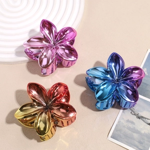 Pinces à cheveux en forme de fleur avec dégradé métallique pour coiffure chic
