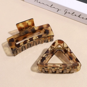 Matte tortoiseshell square and triangle hair claw clips set for women hair styling