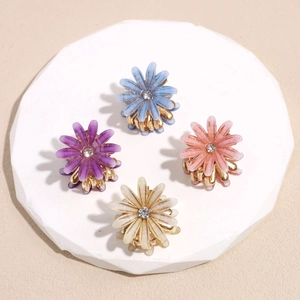 Mode Süßes Gänseblümchen Haarklammer Strass Harz Blütenblätter Gold Legierung Mini Haarkralle Damen Täglich Reise Schmuck