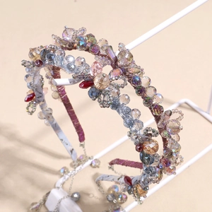 Serre-tête artisanal en cristal avec glands de perles et pendentifs rouges de mariée