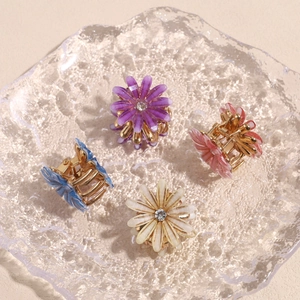 Elegantes Set mit 4 Gänseblümchen-Haarklammern mit Strass in Lila, Rosa, Blau und Creme