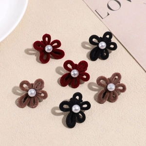Set di fermagli per capelli a fiori in velluto con perle in bordeaux e nero