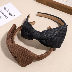 Raffia strik haardbanden in zwart en bruin met geweven textuur voor een stijlvolle look