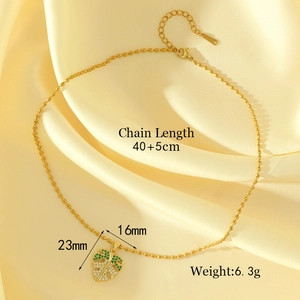 Collier feuille de palmier dorée avec pendentif en zircone blanche et verte