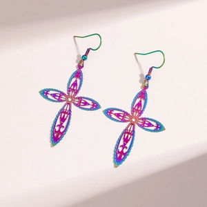 Boucles d'oreilles croix arc-en-ciel en acier inoxydable avec motifs floraux ajourés