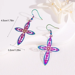 Boucles d'oreilles croix en acier inoxydable arc-en-ciel avec design punk évidé