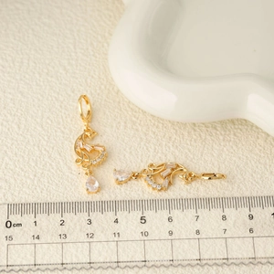 Boucles d'oreilles paon plaquées or avec zircons cubiques et pendentif goutte d'eau