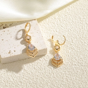 Elegant gold drop earrings with pear-cut zircon crystals and intricate hollow details