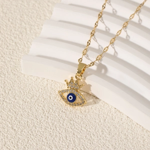 Collier plaqué or 18 carats avec pendentif œil de démon couronne et cristaux blancs
