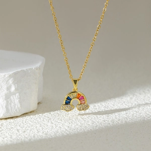Collier arc-en-ciel en acier inoxydable plaqué or 18k avec pendentif nuage zircon
