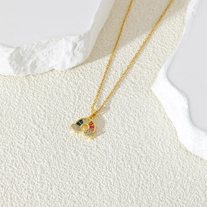 Collier arc-en-ciel en acier plaqué or 18 carats avec pendentif nuage en zircone