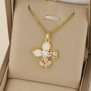Collier Pendentif Fleur Coeur en Zirconium en Acier Inoxydable pour Femme Chaîne Box Or Bijoux Mode Luxe Léger